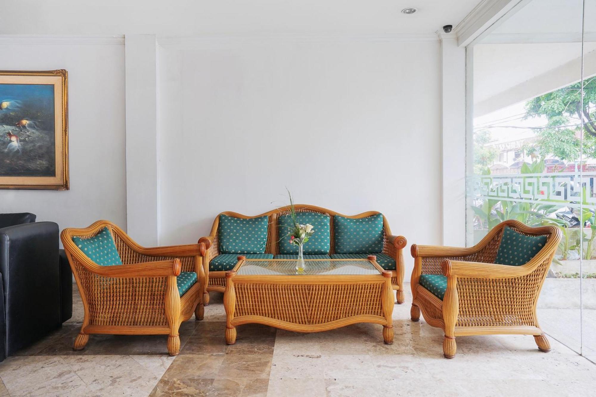 Istana Permata Ngagel Hotel Surabaya Ngoại thất bức ảnh