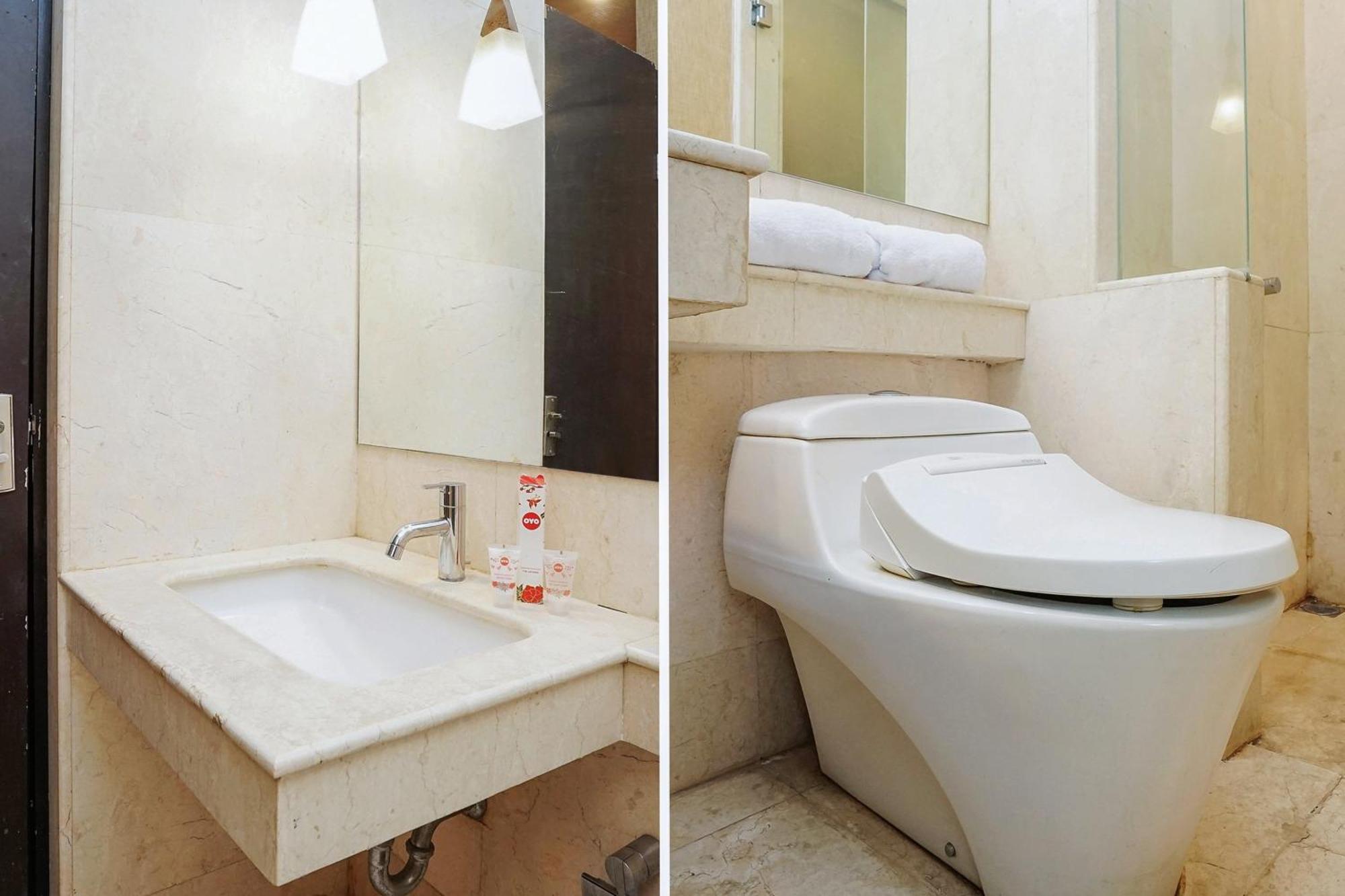 Istana Permata Ngagel Hotel Surabaya Ngoại thất bức ảnh