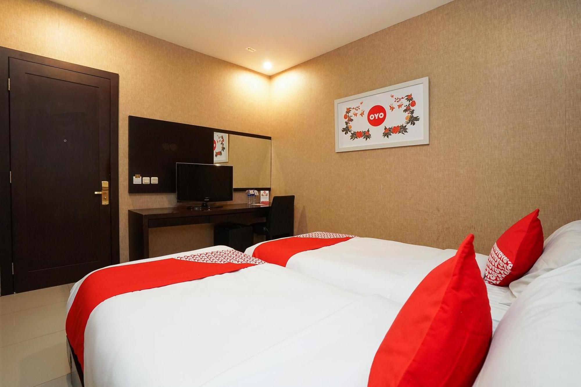 Istana Permata Ngagel Hotel Surabaya Ngoại thất bức ảnh